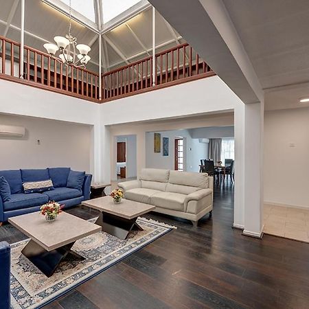 J5 Four Bedroom Villa Holiday Home In Al Wasl For Families Onlyドバイ エクステリア 写真